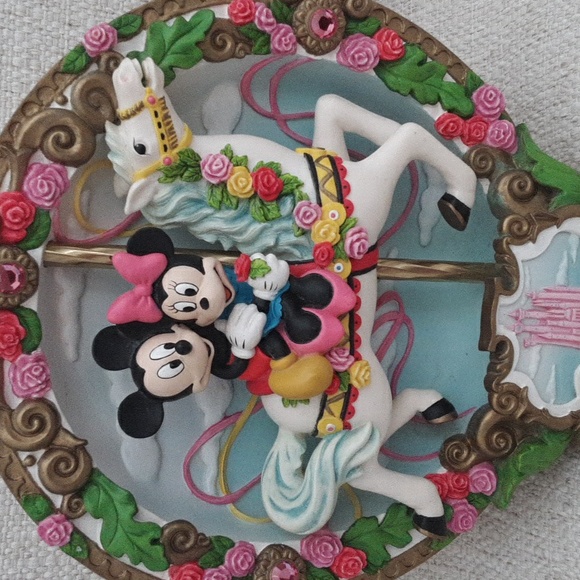 DISNEY MICKEY MOUSE & MINNIE 3 D WEDDING MUSICAL PLATE...VINTAGE - Picture 3 of 11